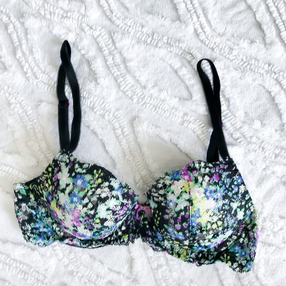 Victoria's Secret Other - NEW Victoria’s Secret Black Floral 32B bra NWOT VS